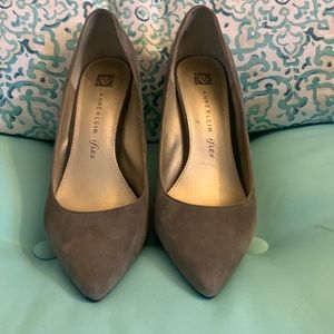 Anne Klein grey suede pumps